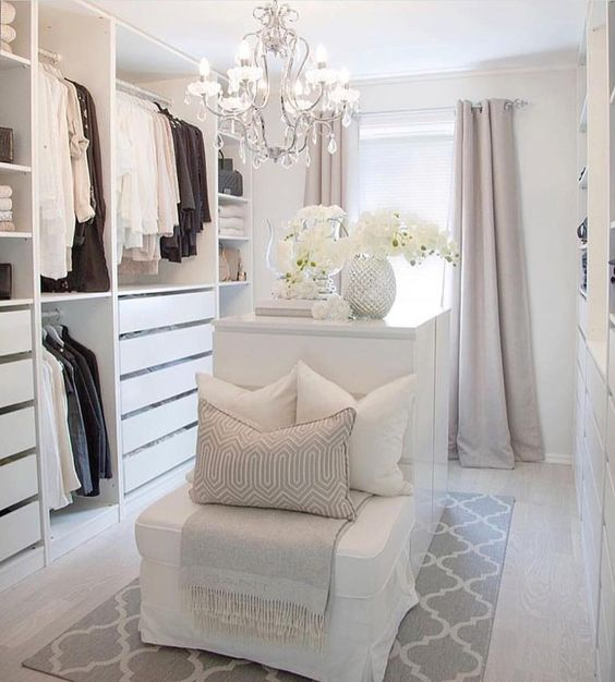 How To Identify The Right Wardrobe For Your Master Bedroom?